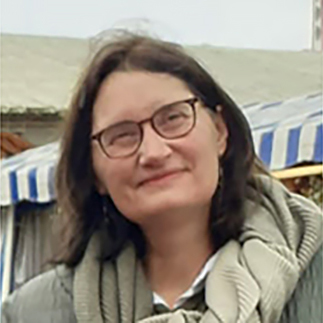 Portrait Dipol Psychologin Dr. Angela Lang